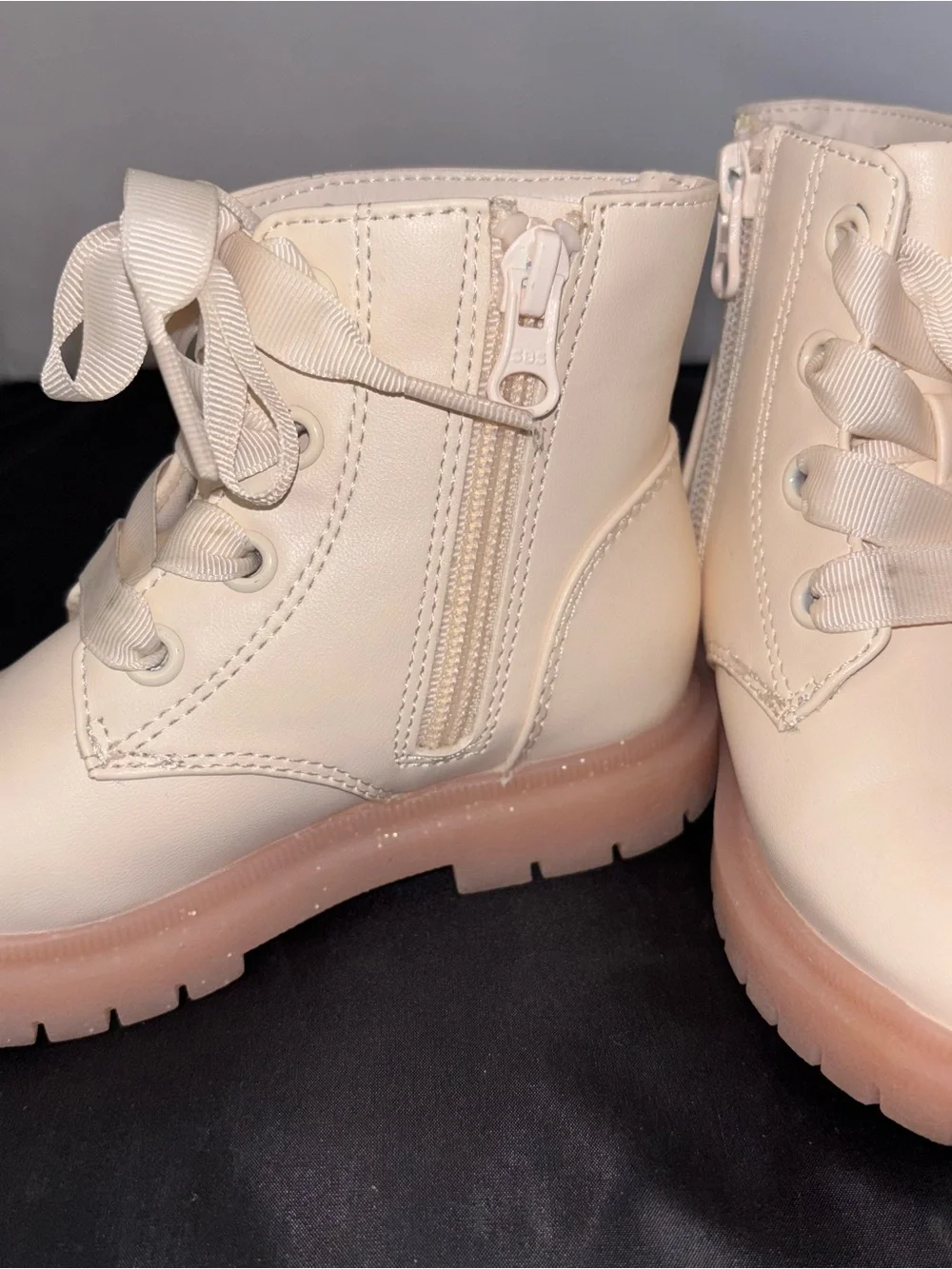 Cat &‎ Jack Toddler Girls Cream Combat Boots Glitter Sole Size 9T